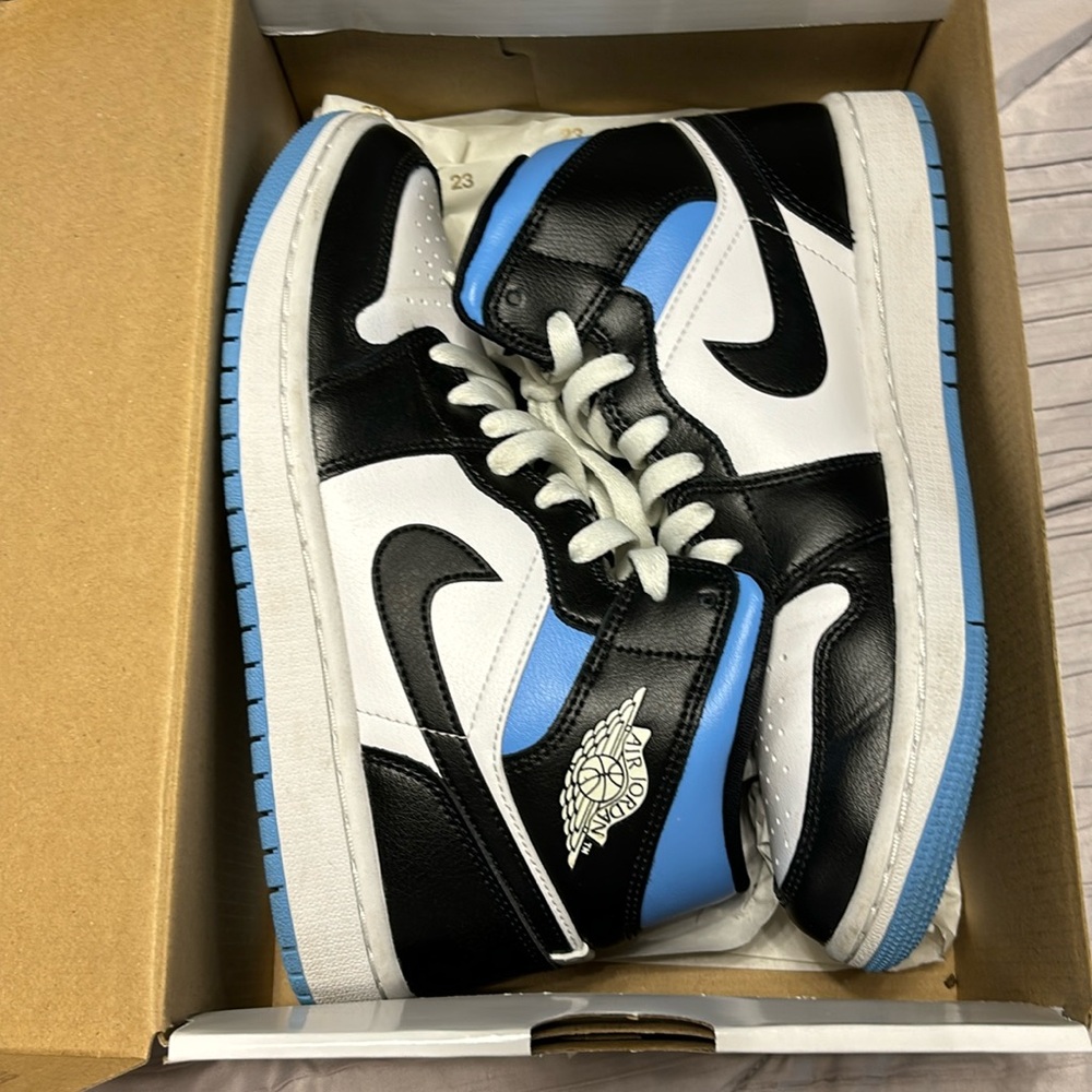 Jordan 1 mid
